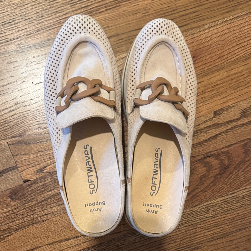 Softwaves Women's Beige Loafers- size 38.5 (8.5)-worn once (like new)